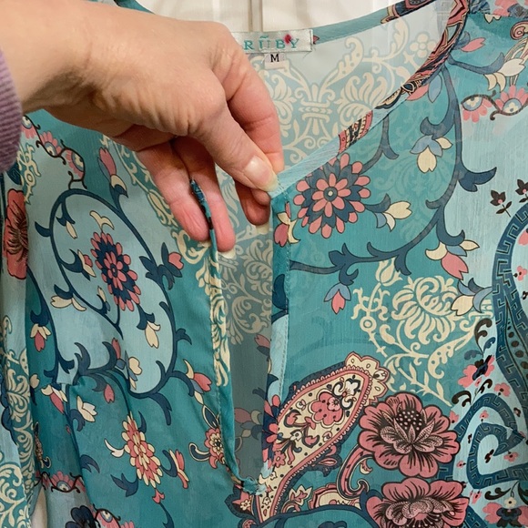 Semi-Sheer Floral Chiffon Tunic - Picture 2 of 5